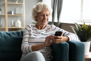 women at home on her phone