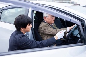 old man doing professional driving safety assessment